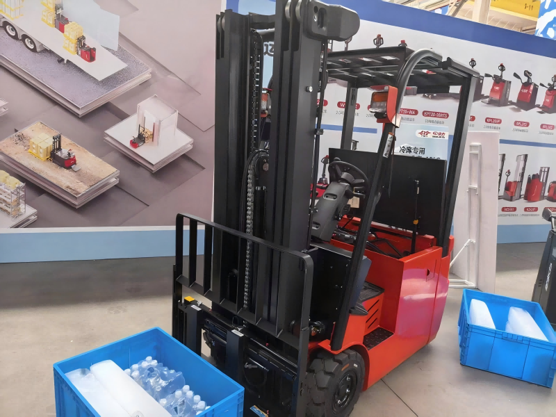 3-wheel 1.5/1.8/2 Ton Specialized Cold Storage -40℃ Low-Temperature Electric Forklift