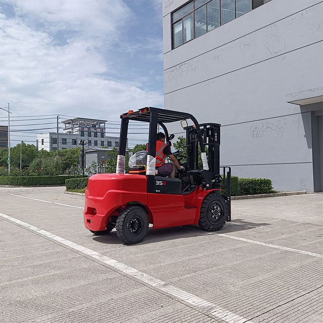 Four-wheel Lithium Batteries Operated Electric Forklift