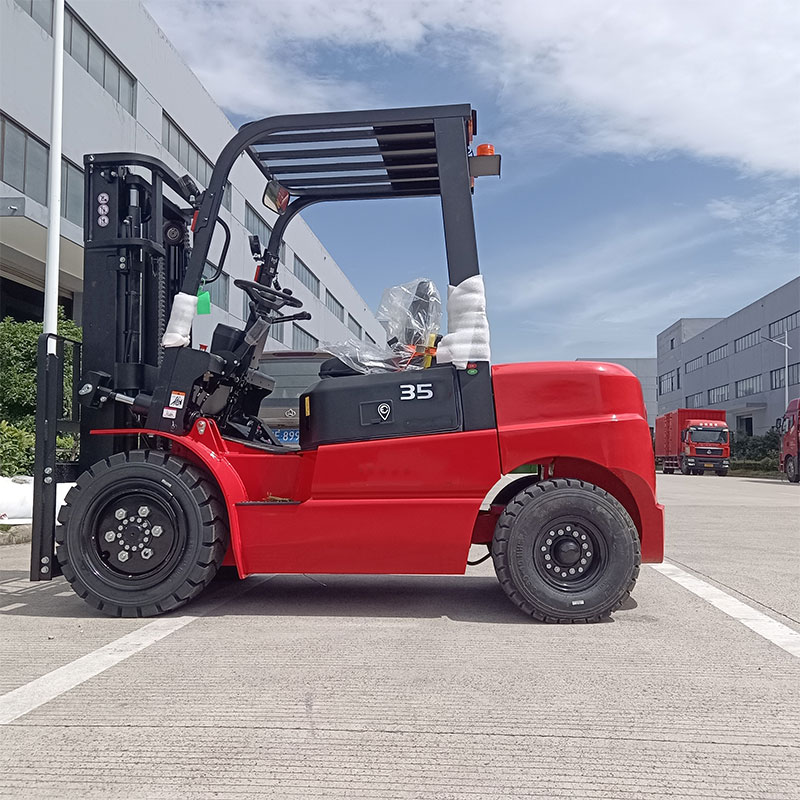 Electric Forklifts for Material Handling Industry