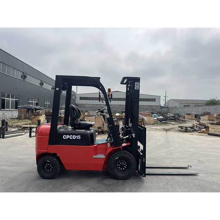 Four Wheel 1500kg New Diesel Forklift with Japan Engine in Stock